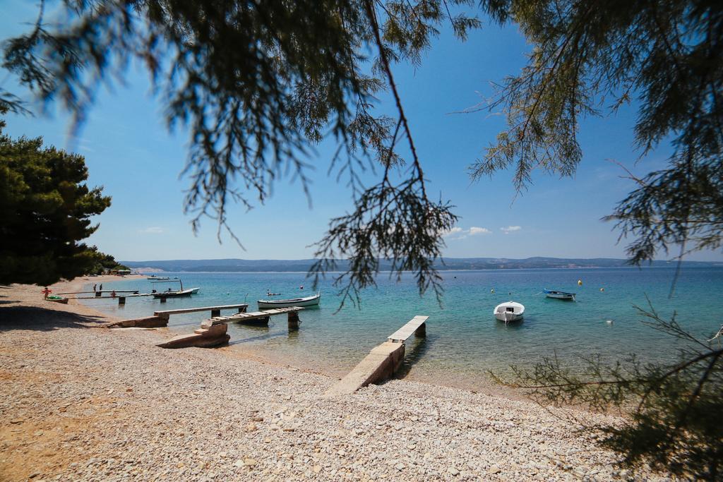 Apartments Dada Omis Bagian luar foto