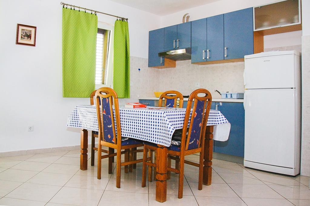 Apartments Dada Omis Ruang foto