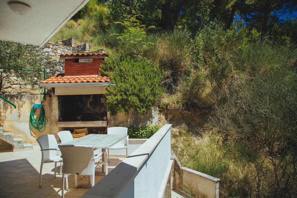 Apartments Dada Omis Bagian luar foto