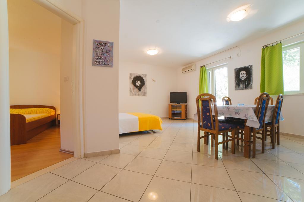 Apartments Dada Omis Ruang foto