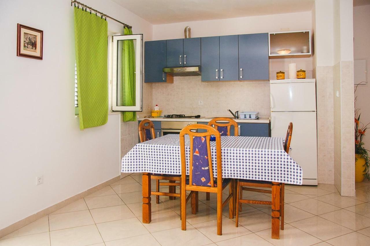 Apartments Dada Omis Ruang foto